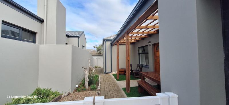 2 Bedroom Property for Sale in Reebok Western Cape